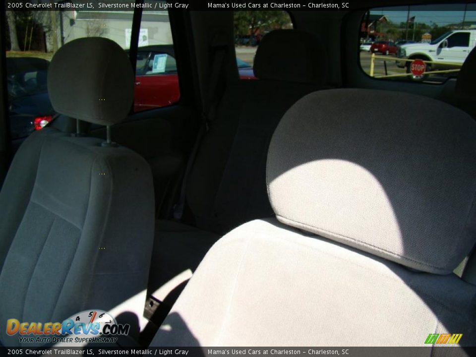 2005 Chevrolet TrailBlazer LS Silverstone Metallic / Light Gray Photo #17