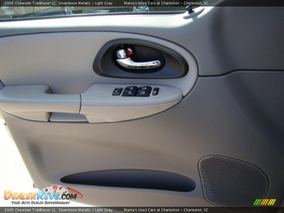2005 Chevrolet TrailBlazer LS Silverstone Metallic / Light Gray Photo #19