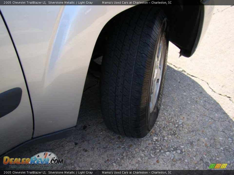 2005 Chevrolet TrailBlazer LS Silverstone Metallic / Light Gray Photo #26
