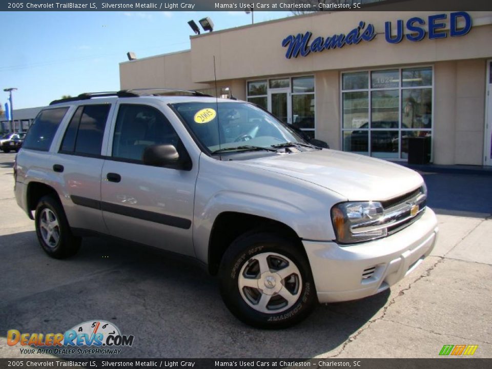 2005 Chevrolet TrailBlazer LS Silverstone Metallic / Light Gray Photo #28