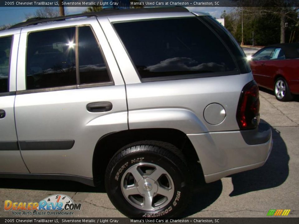 2005 Chevrolet TrailBlazer LS Silverstone Metallic / Light Gray Photo #30