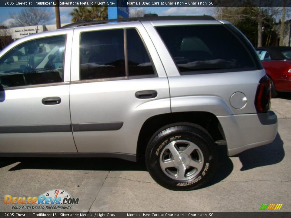 2005 Chevrolet TrailBlazer LS Silverstone Metallic / Light Gray Photo #31