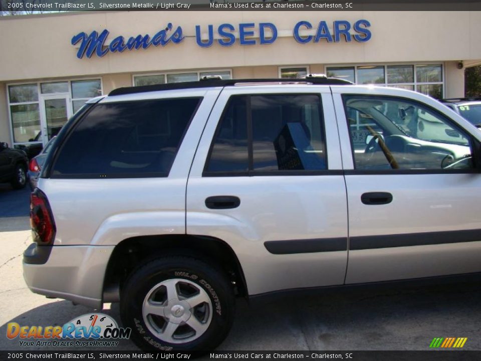 2005 Chevrolet TrailBlazer LS Silverstone Metallic / Light Gray Photo #32
