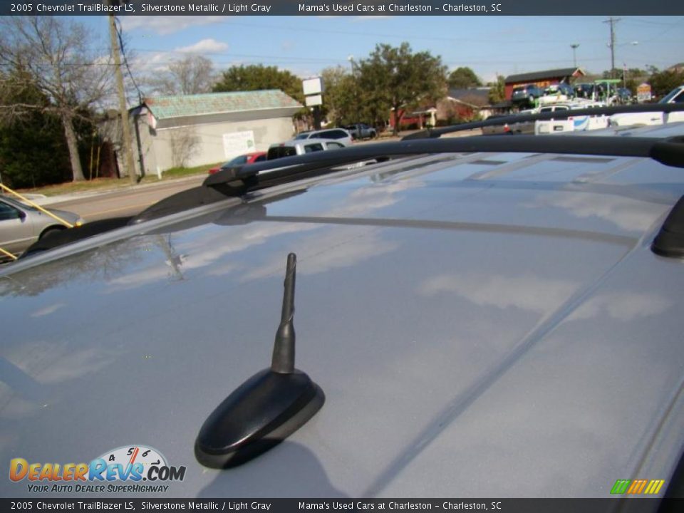 2005 Chevrolet TrailBlazer LS Silverstone Metallic / Light Gray Photo #33