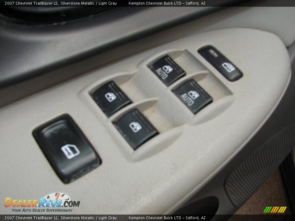 2007 Chevrolet TrailBlazer LS Silverstone Metallic / Light Gray Photo #20