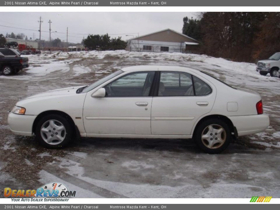 2001 Nissan Altima GXE Alpine White Pearl / Charcoal Photo #1