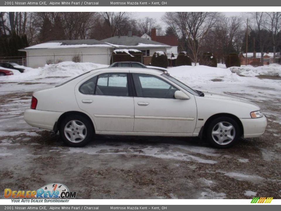 2001 Nissan Altima GXE Alpine White Pearl / Charcoal Photo #2