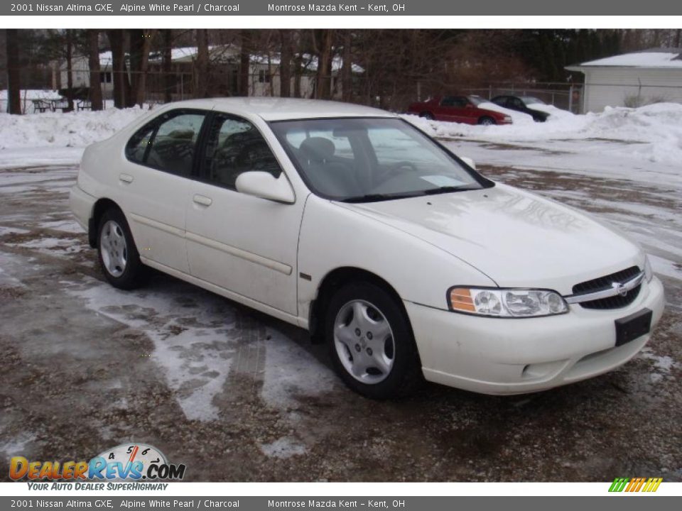 2001 Nissan Altima GXE Alpine White Pearl / Charcoal Photo #4