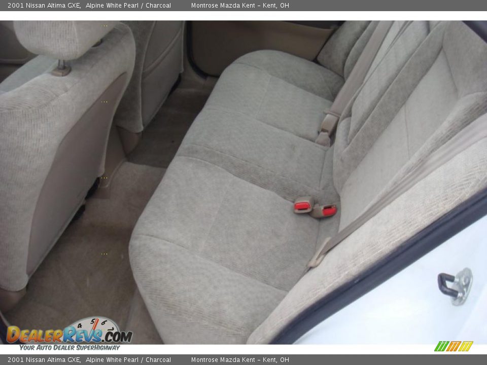 2001 Nissan Altima GXE Alpine White Pearl / Charcoal Photo #9