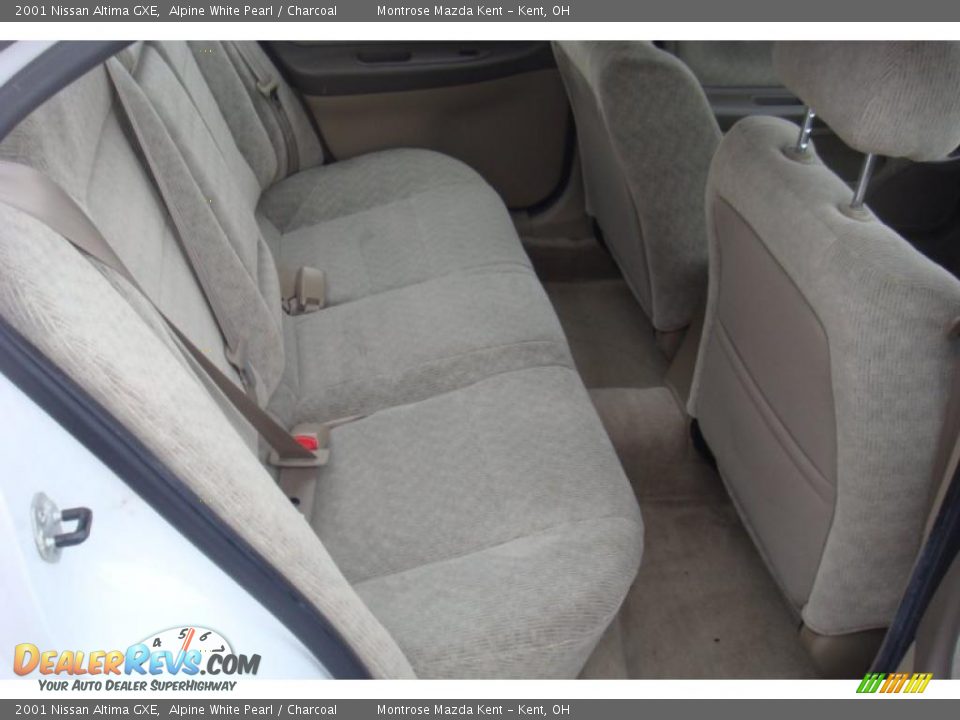 2001 Nissan Altima GXE Alpine White Pearl / Charcoal Photo #10