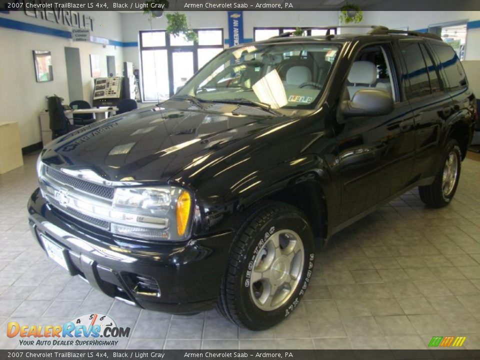 2007 Chevrolet TrailBlazer LS 4x4 Black / Light Gray Photo #1