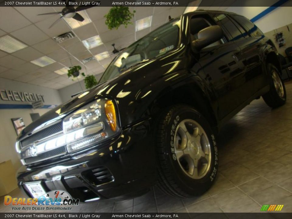 2007 Chevrolet TrailBlazer LS 4x4 Black / Light Gray Photo #2