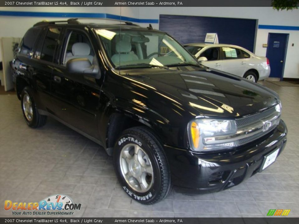 2007 Chevrolet TrailBlazer LS 4x4 Black / Light Gray Photo #4