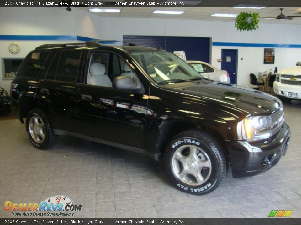 2007 Chevrolet TrailBlazer LS 4x4 Black / Light Gray Photo #5