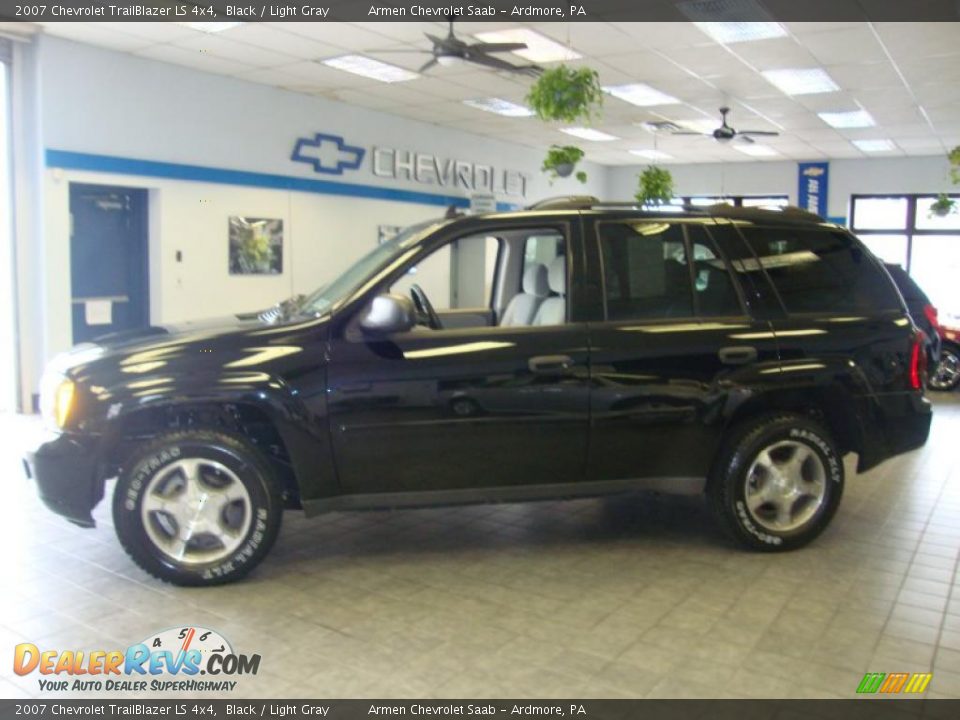 2007 Chevrolet TrailBlazer LS 4x4 Black / Light Gray Photo #9