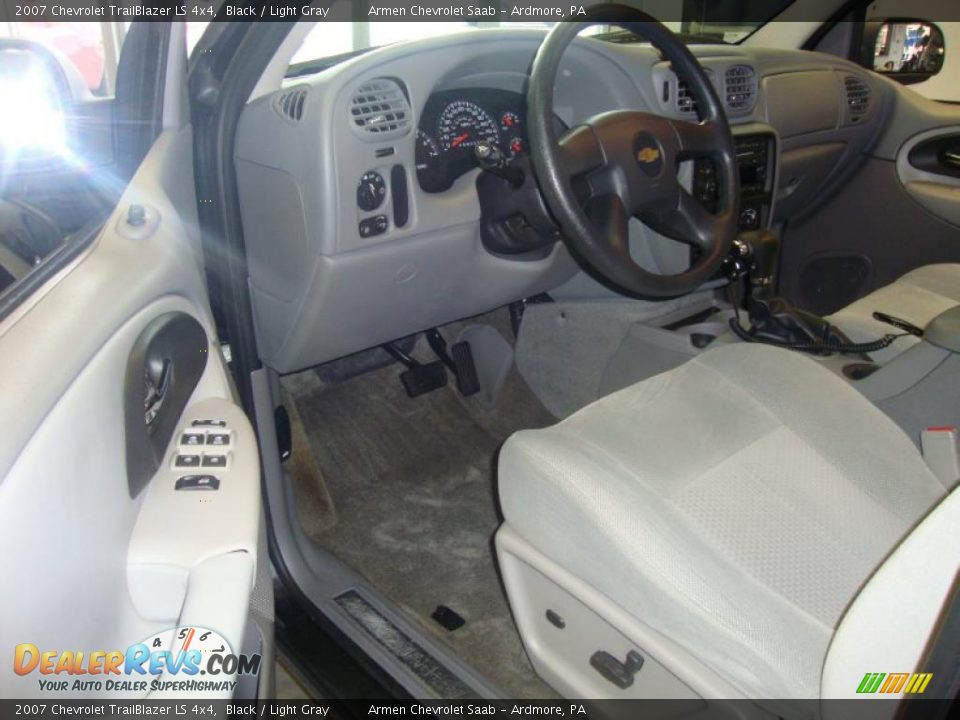 2007 Chevrolet TrailBlazer LS 4x4 Black / Light Gray Photo #11