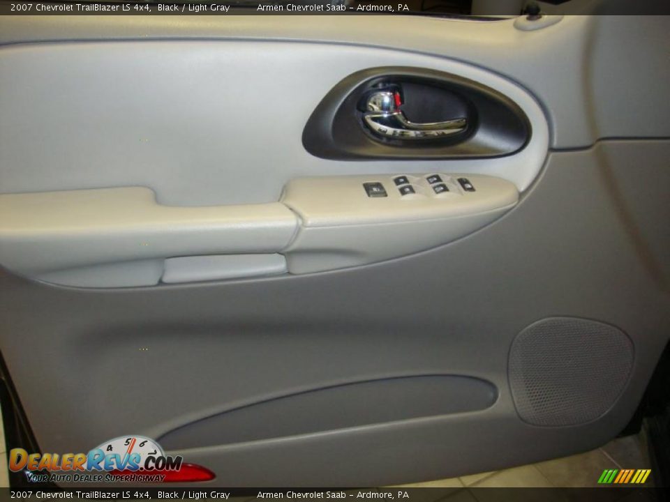 2007 Chevrolet TrailBlazer LS 4x4 Black / Light Gray Photo #12