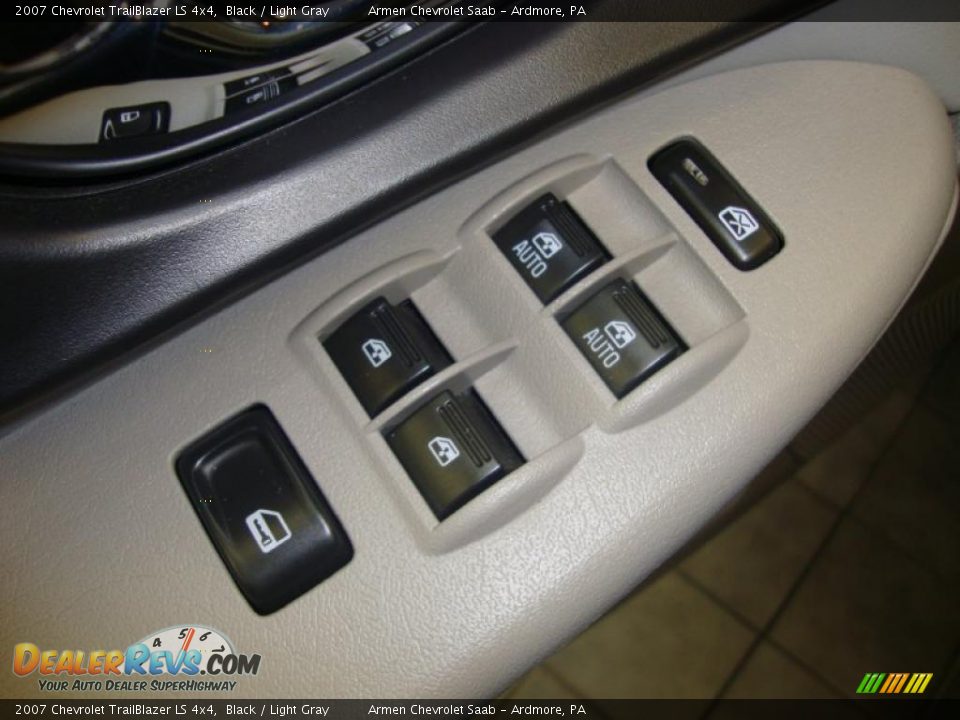2007 Chevrolet TrailBlazer LS 4x4 Black / Light Gray Photo #13