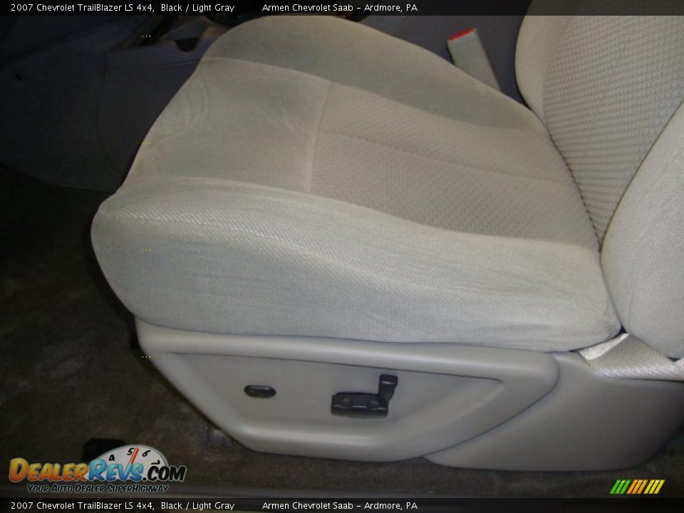 2007 Chevrolet TrailBlazer LS 4x4 Black / Light Gray Photo #14