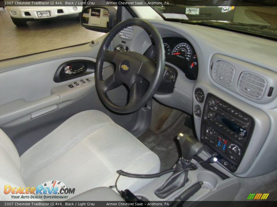 2007 Chevrolet TrailBlazer LS 4x4 Black / Light Gray Photo #17