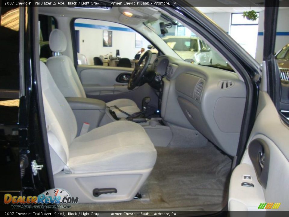 2007 Chevrolet TrailBlazer LS 4x4 Black / Light Gray Photo #18