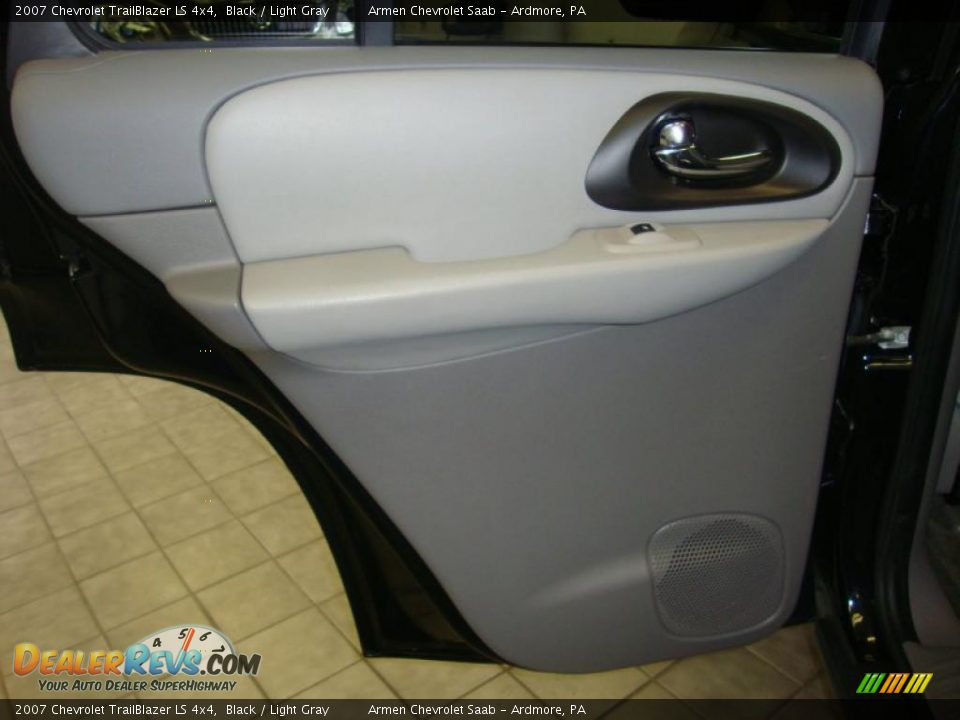 2007 Chevrolet TrailBlazer LS 4x4 Black / Light Gray Photo #21