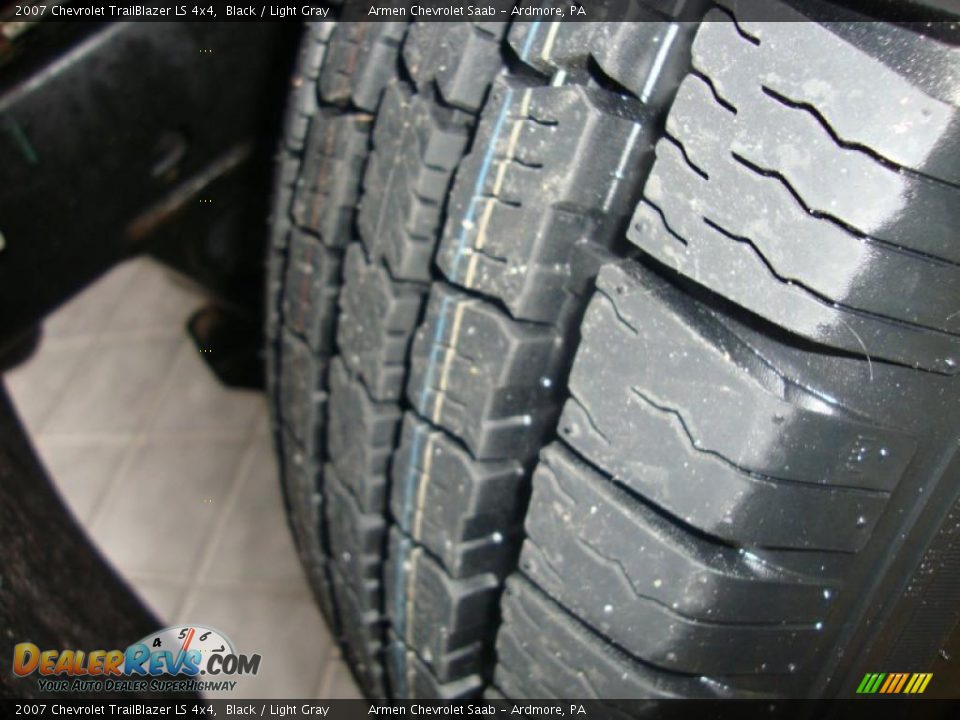 2007 Chevrolet TrailBlazer LS 4x4 Black / Light Gray Photo #27