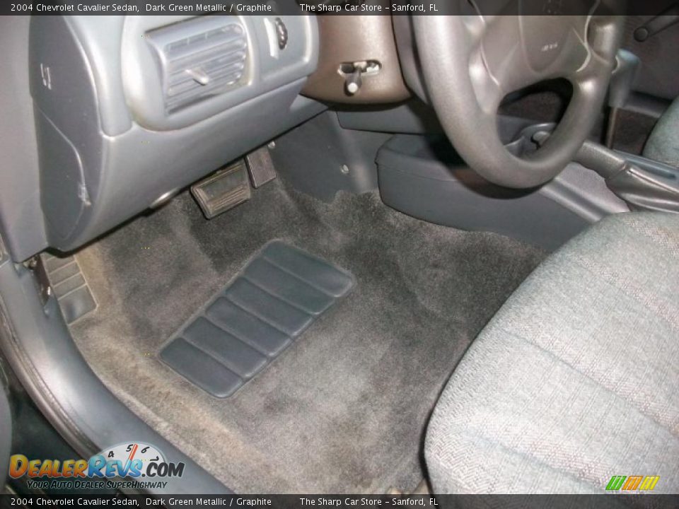 2004 Chevrolet Cavalier Sedan Dark Green Metallic / Graphite Photo #11