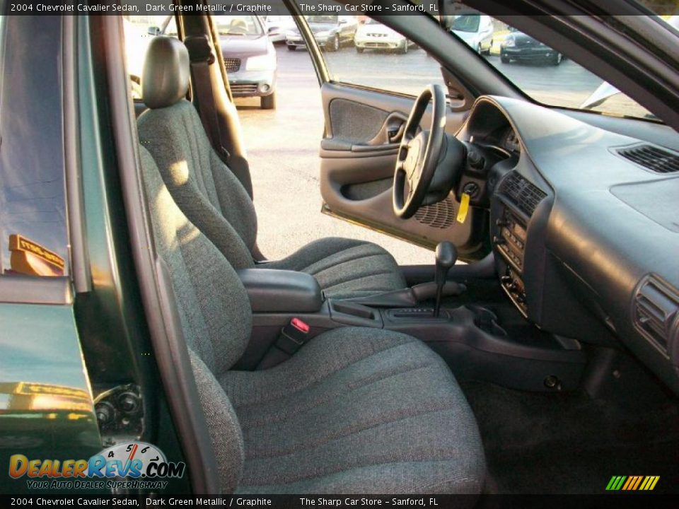2004 Chevrolet Cavalier Sedan Dark Green Metallic / Graphite Photo #17