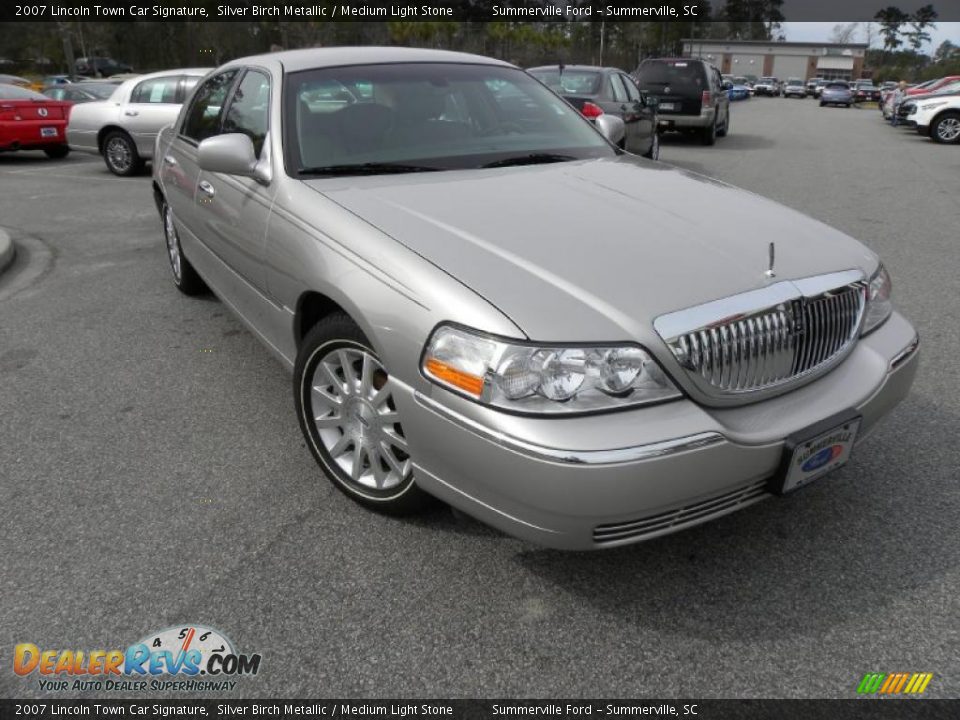 2007 Lincoln Town Car Signature Silver Birch Metallic / Medium Light Stone Photo #1