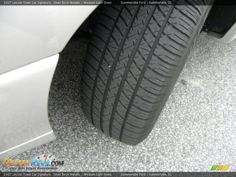 2007 Lincoln Town Car Signature Silver Birch Metallic / Medium Light Stone Photo #18