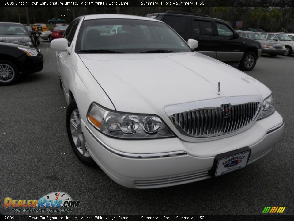 2009 Lincoln Town Car Signature Limited Vibrant White / Light Camel Photo #1