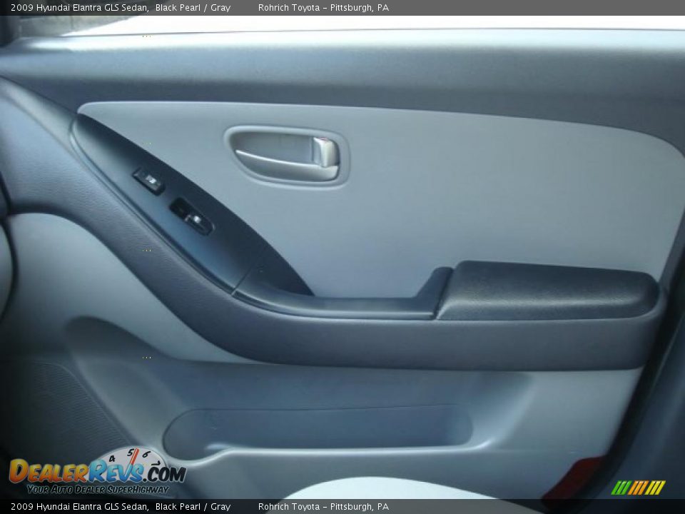 2009 Hyundai Elantra GLS Sedan Black Pearl / Gray Photo #17