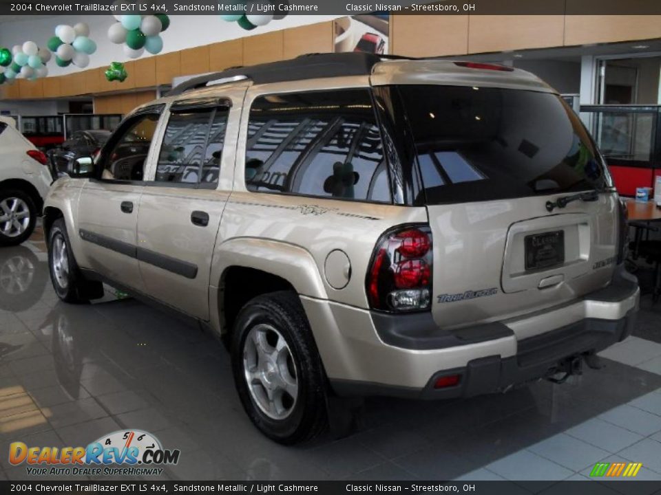 2004 Chevrolet TrailBlazer EXT LS 4x4 Sandstone Metallic / Light Cashmere Photo #2