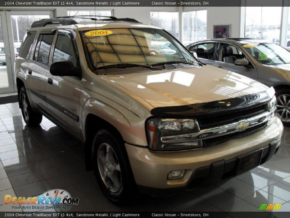 2004 Chevrolet TrailBlazer EXT LS 4x4 Sandstone Metallic / Light Cashmere Photo #4