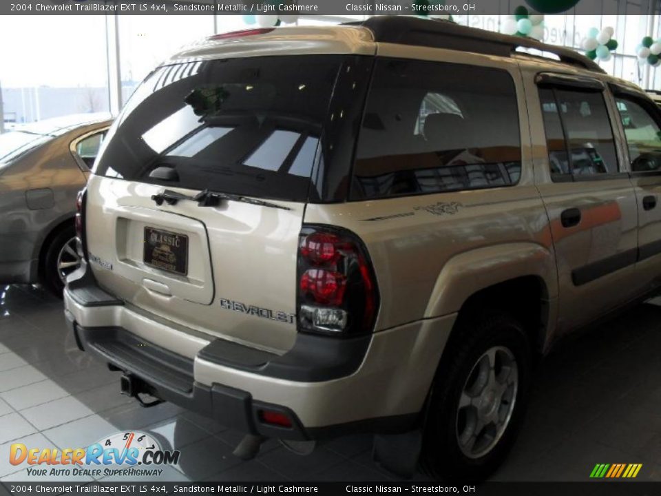 2004 Chevrolet TrailBlazer EXT LS 4x4 Sandstone Metallic / Light Cashmere Photo #10