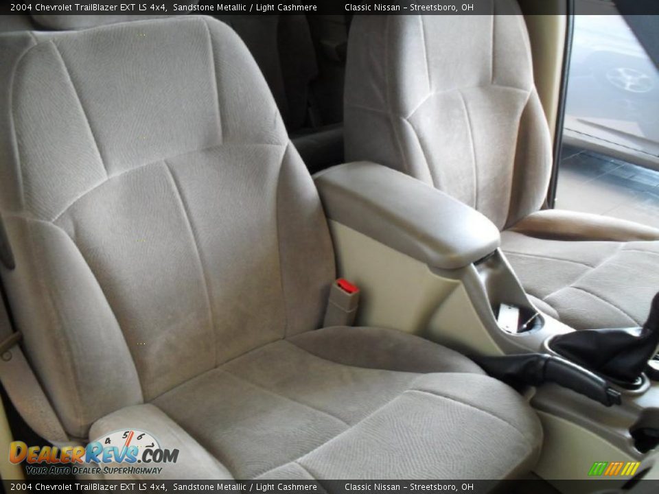 2004 Chevrolet TrailBlazer EXT LS 4x4 Sandstone Metallic / Light Cashmere Photo #17