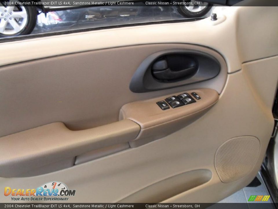 2004 Chevrolet TrailBlazer EXT LS 4x4 Sandstone Metallic / Light Cashmere Photo #21