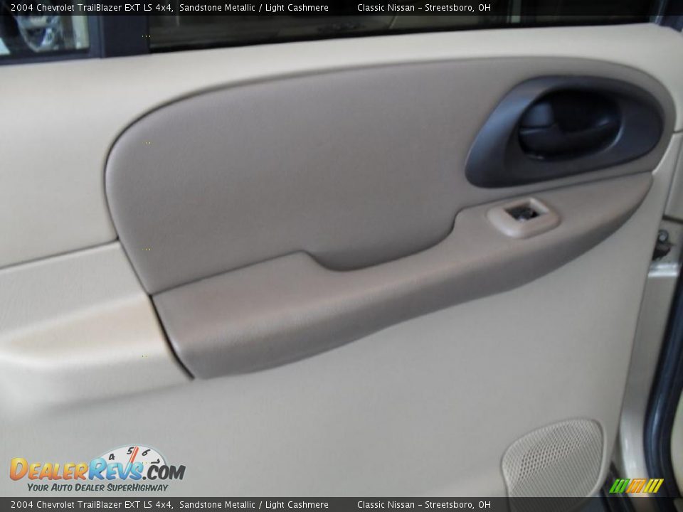 2004 Chevrolet TrailBlazer EXT LS 4x4 Sandstone Metallic / Light Cashmere Photo #22