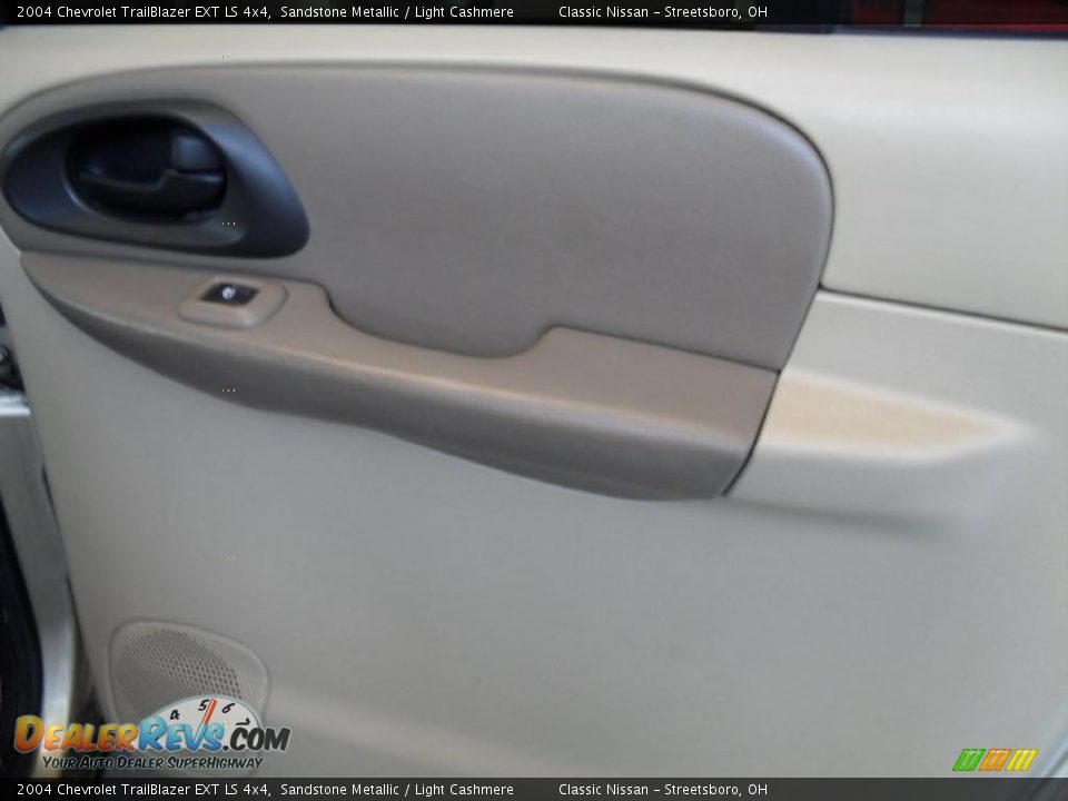 2004 Chevrolet TrailBlazer EXT LS 4x4 Sandstone Metallic / Light Cashmere Photo #23