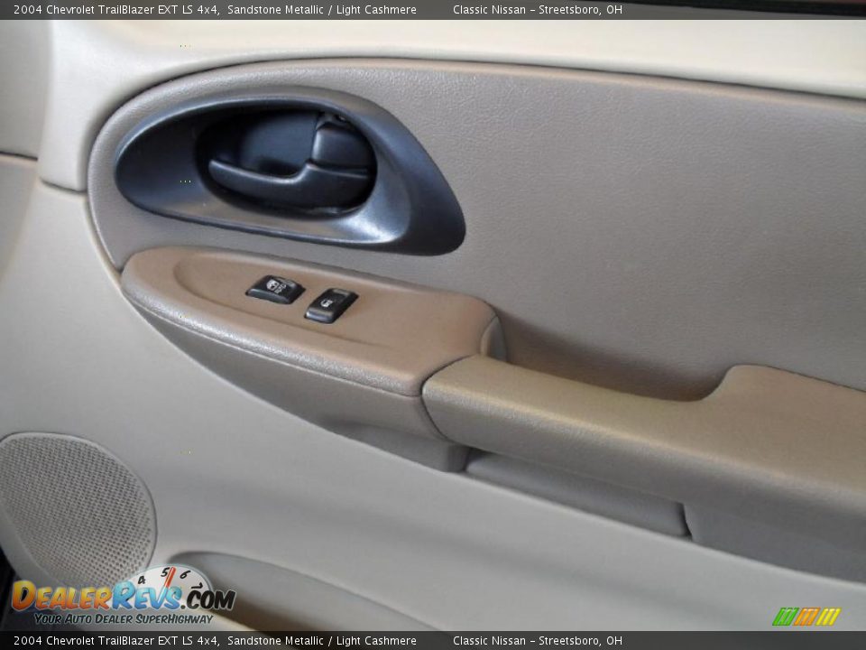 2004 Chevrolet TrailBlazer EXT LS 4x4 Sandstone Metallic / Light Cashmere Photo #24