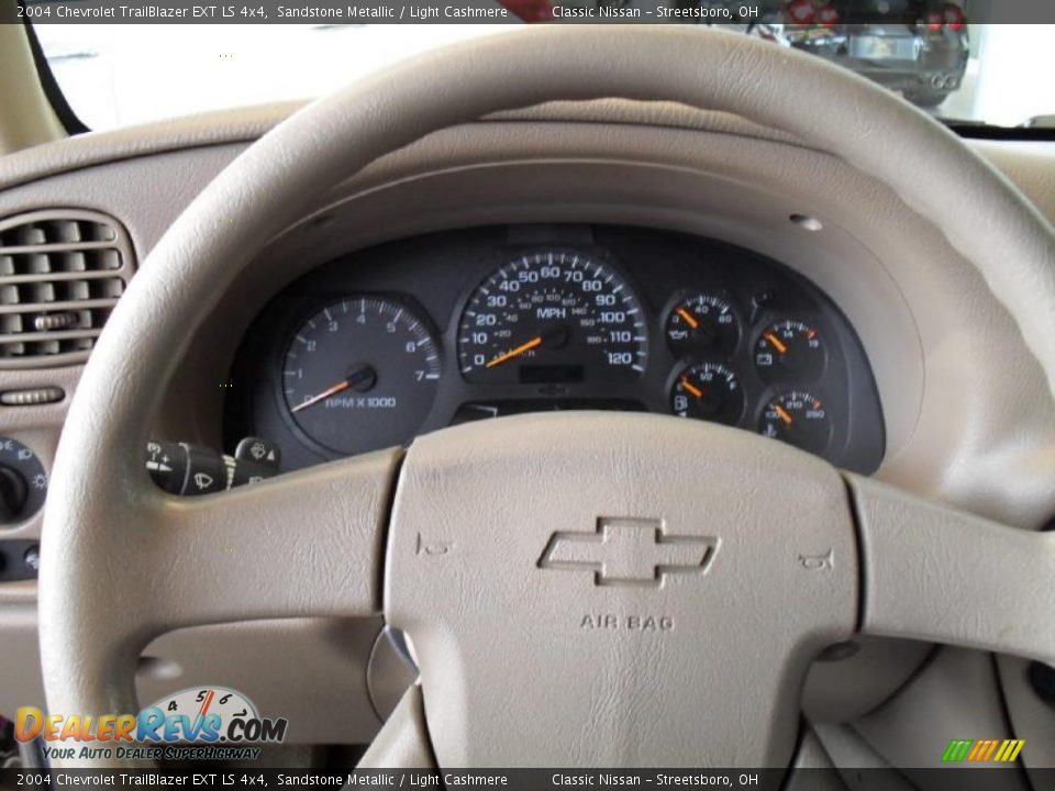 2004 Chevrolet TrailBlazer EXT LS 4x4 Sandstone Metallic / Light Cashmere Photo #25