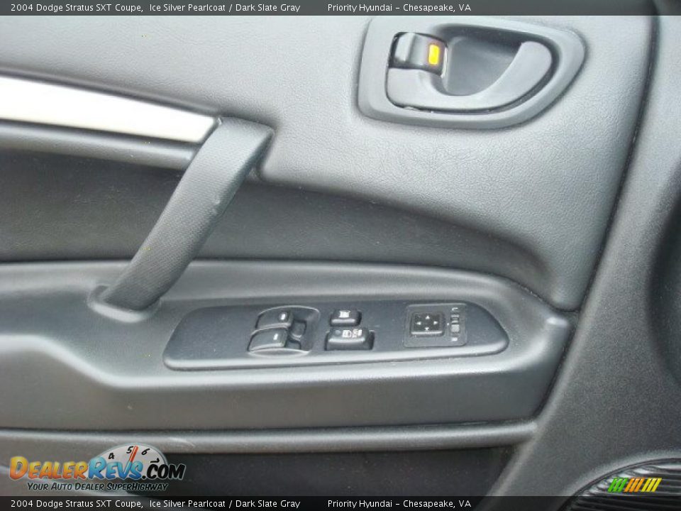 2004 Dodge Stratus SXT Coupe Ice Silver Pearlcoat / Dark Slate Gray Photo #13