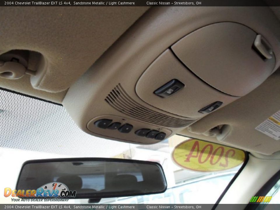 2004 Chevrolet TrailBlazer EXT LS 4x4 Sandstone Metallic / Light Cashmere Photo #28