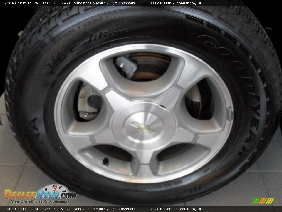 2004 Chevrolet TrailBlazer EXT LS 4x4 Sandstone Metallic / Light Cashmere Photo #30