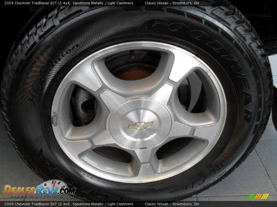 2004 Chevrolet TrailBlazer EXT LS 4x4 Sandstone Metallic / Light Cashmere Photo #31