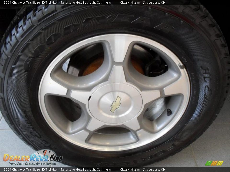 2004 Chevrolet TrailBlazer EXT LS 4x4 Sandstone Metallic / Light Cashmere Photo #32
