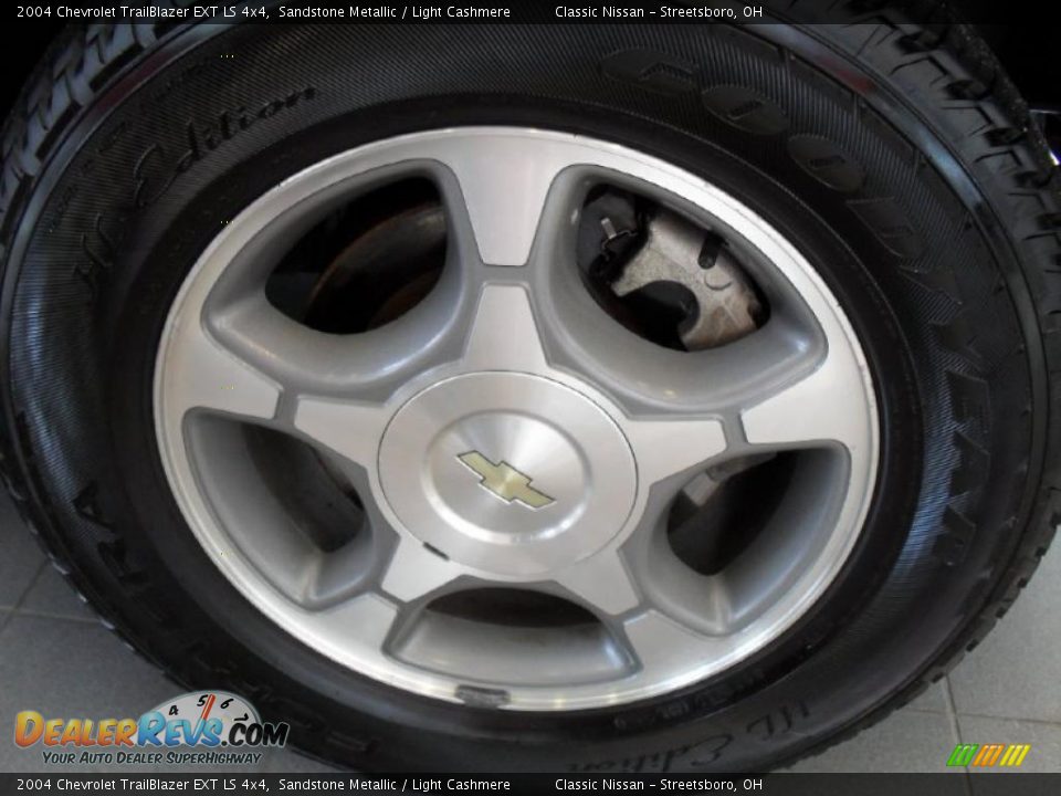 2004 Chevrolet TrailBlazer EXT LS 4x4 Sandstone Metallic / Light Cashmere Photo #33