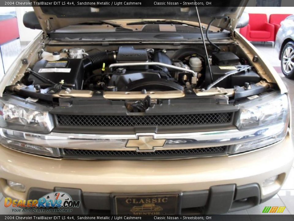 2004 Chevrolet TrailBlazer EXT LS 4x4 Sandstone Metallic / Light Cashmere Photo #35