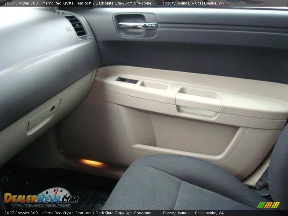 2007 Chrysler 300 Inferno Red Crystal Pearlcoat / Dark Slate Gray/Light Graystone Photo #20